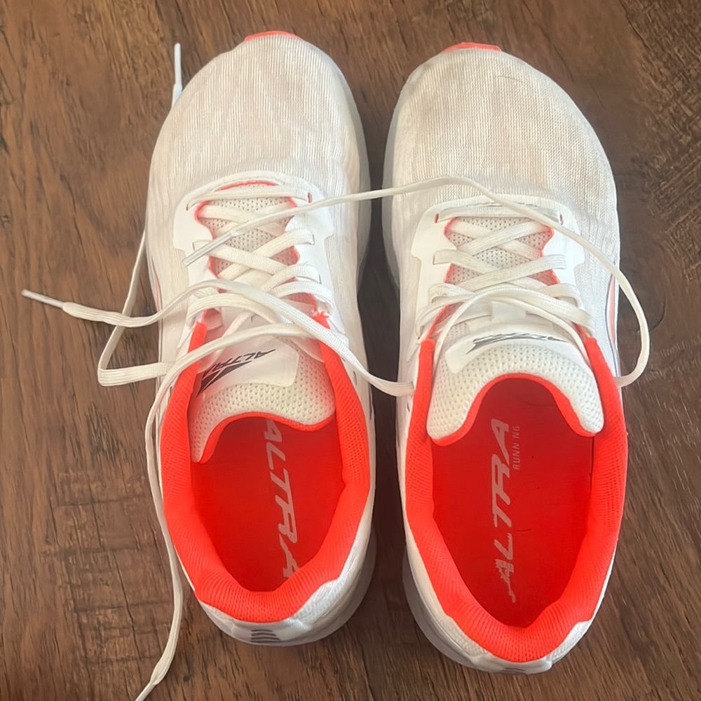 Altra Rivera size 7 excellent condition